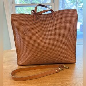 Clare V simple tote in perforated cuoio